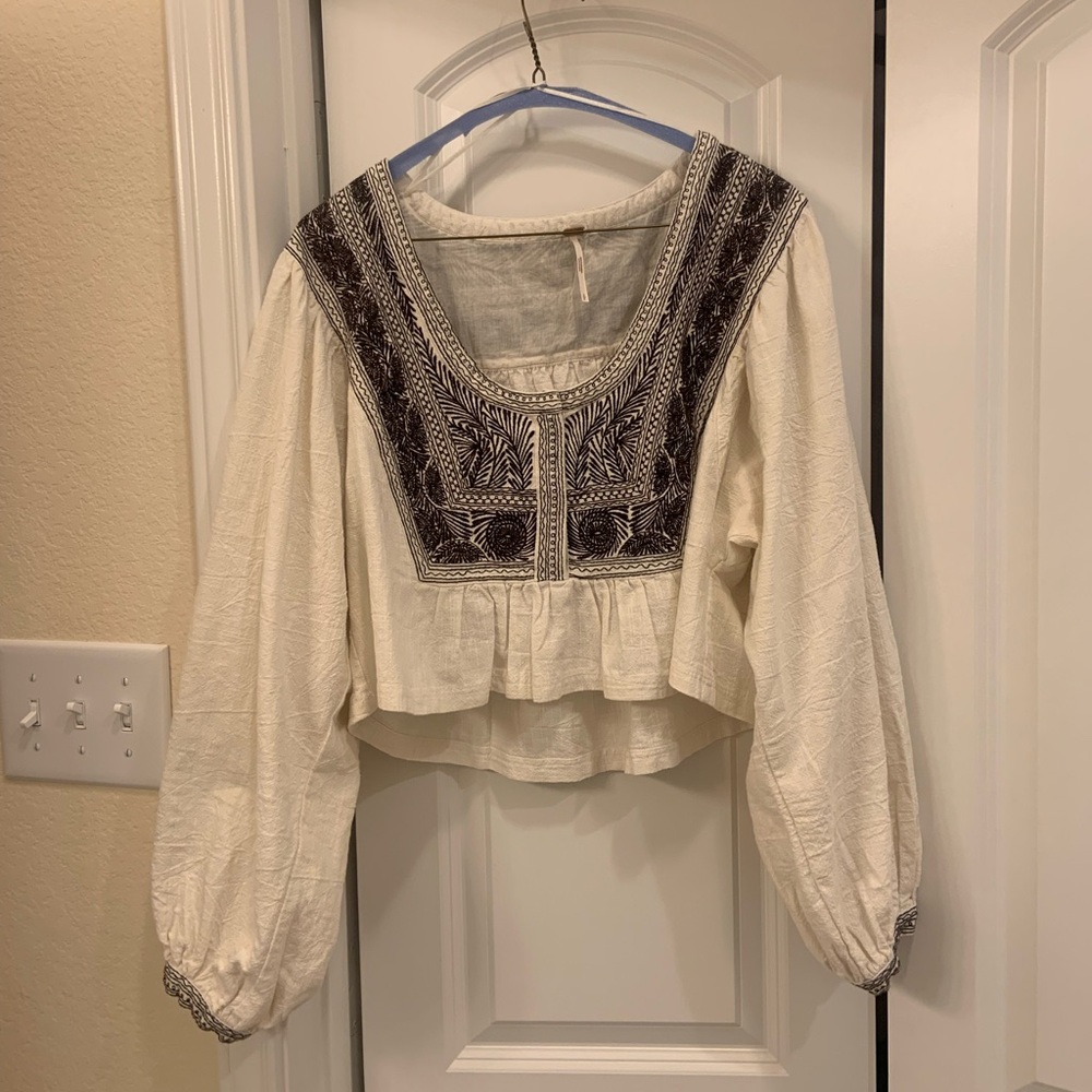 Free People cropped Iggie Embroided Blouse. Size S. Never been worn.